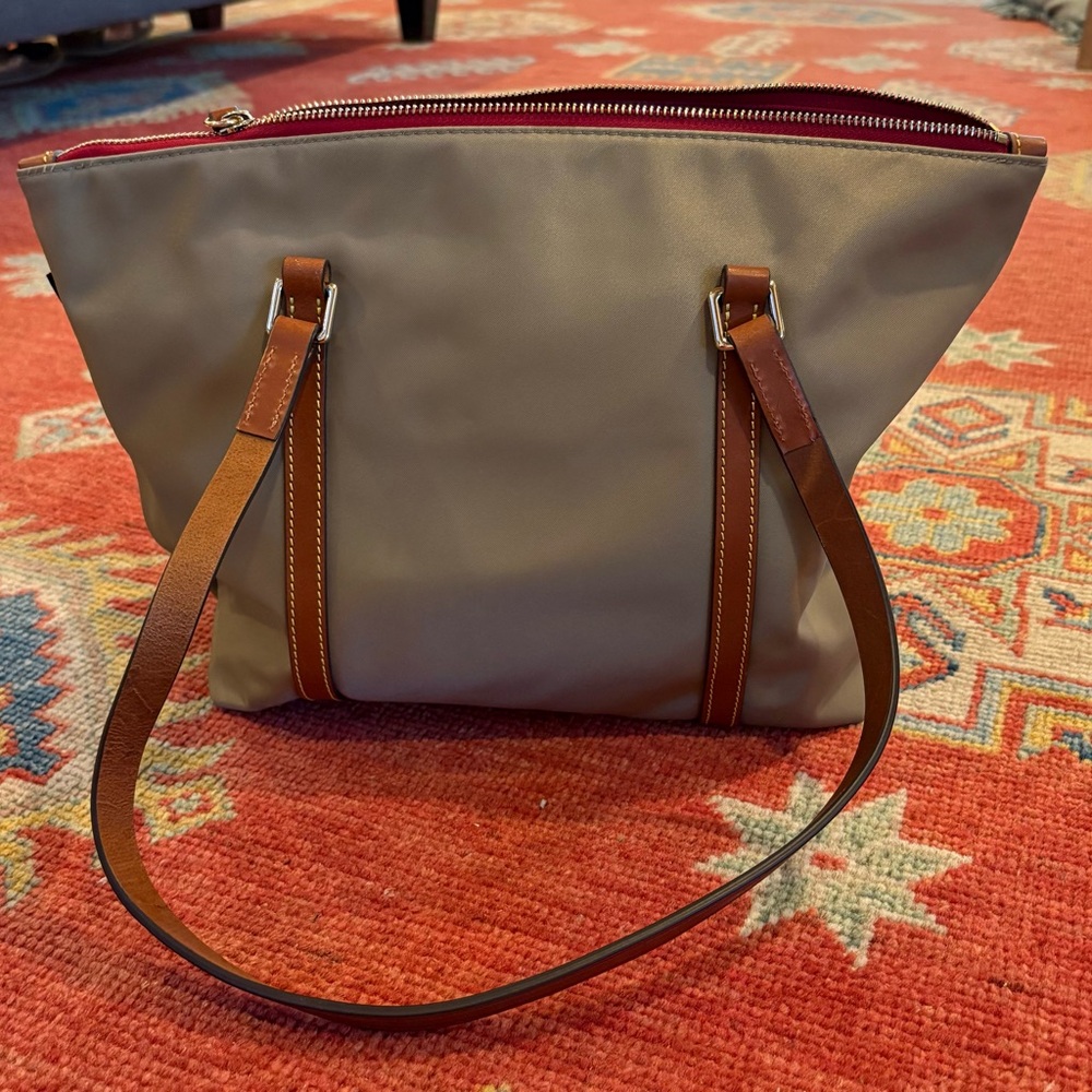Med./Large DOONEY & BOURKE Khaki Nylon Tote w/brown leather straps/accents — EUC - Picture 6 of 14